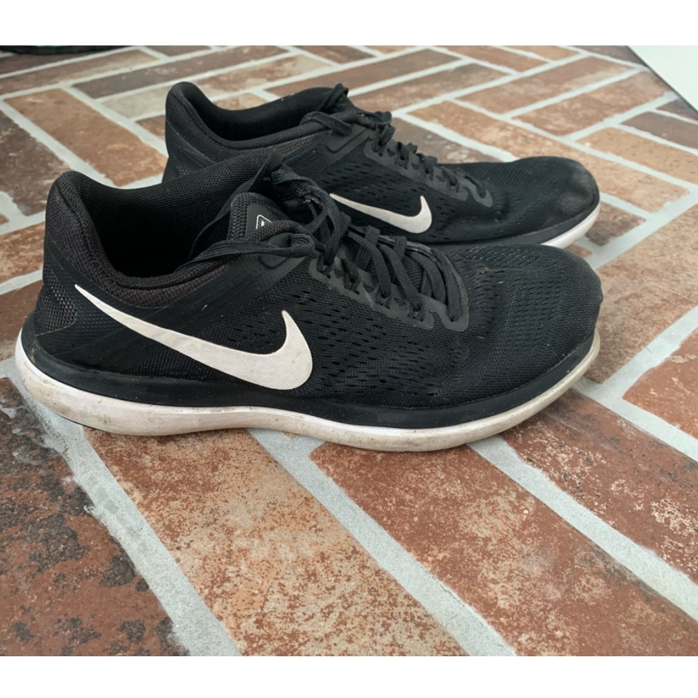 Black Nike Sneakers